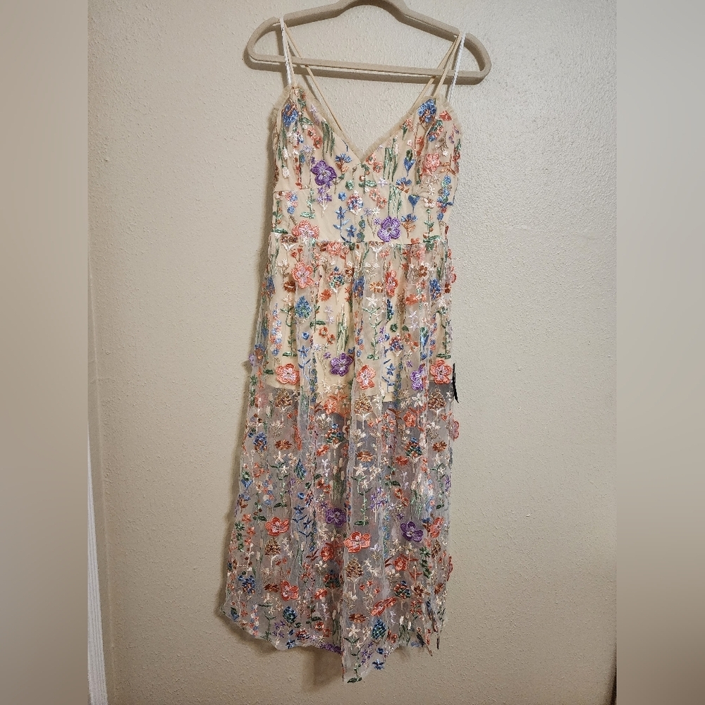 Lulus Mahryn Beige 3D Floral Embroidered Midi Bodysuit Dress XL Wedding Party - Picture 7 of 12